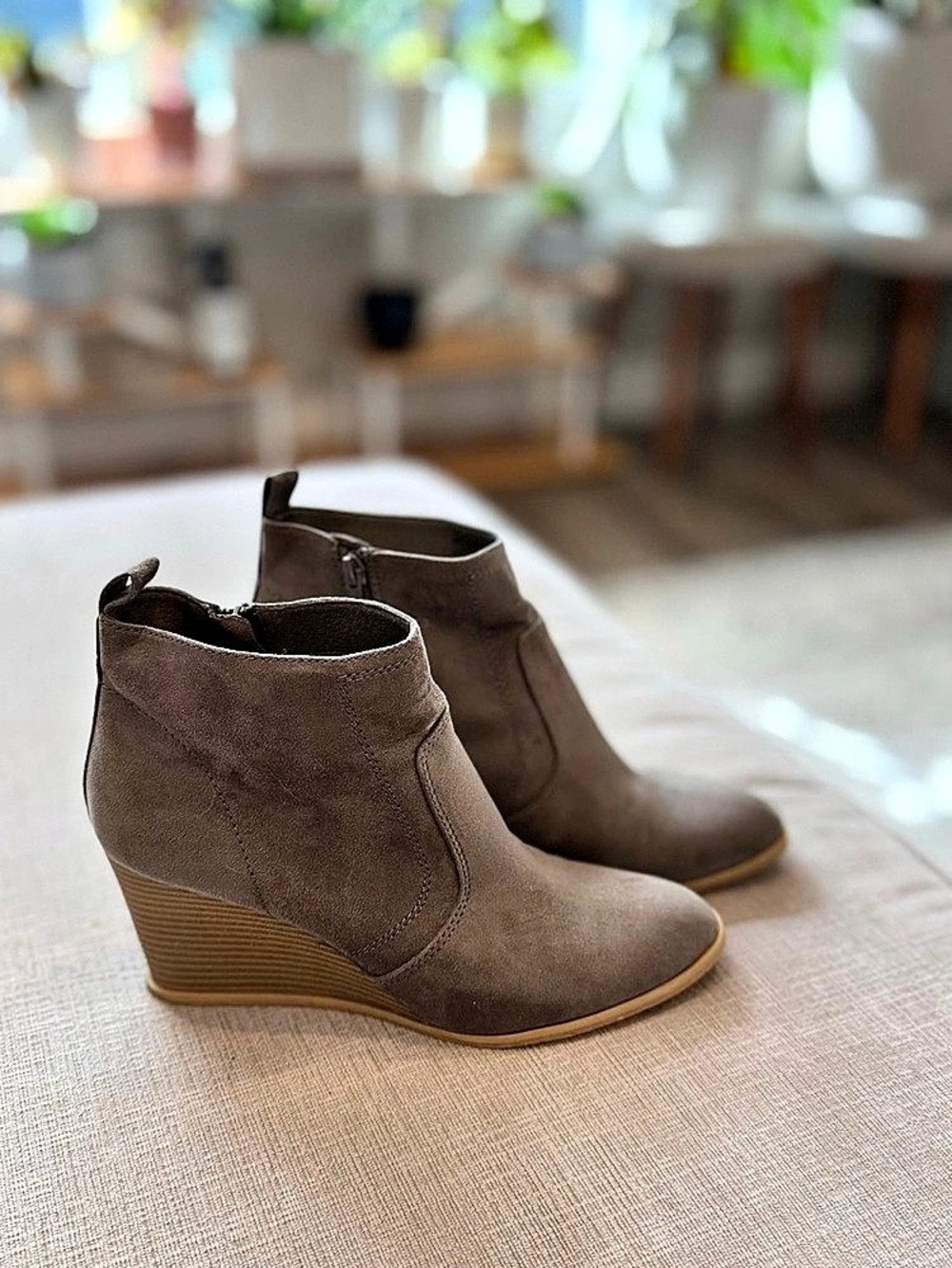 Dolce Vita Taupe Wedge Ankle Booties – Women’s Size 8.5